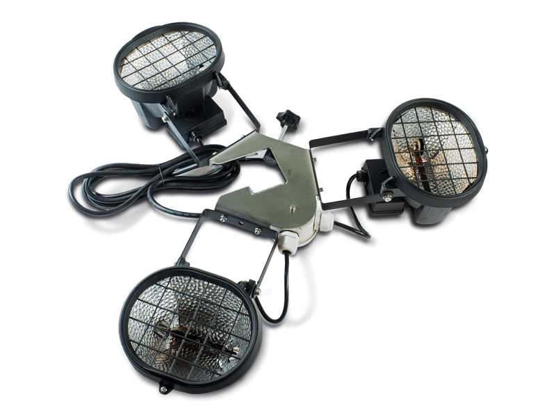 The Heating Kit for Pop-Up Canopy features a metal clamp mechanism that secures three circular industrial heating lights, each equipped with protective grids. These lights are interconnected via cables and mounted on adjustable arms for optimal positioning.